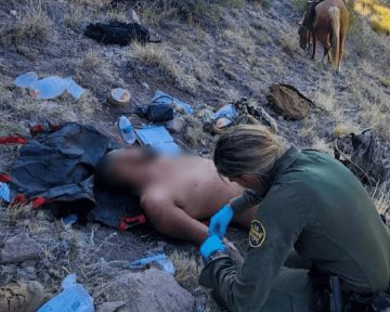 Rescatan a migrante inconsciente en el desierto de Arizona