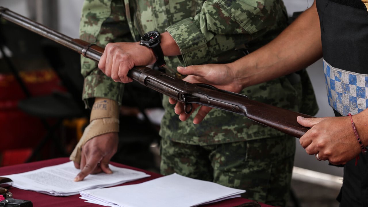 Sinaloenses entregan 134 armas durante Programa de Desarme Voluntario