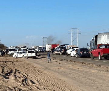 Bloquean carretera a Bahía de Kino por fallas en sistema eléctrico