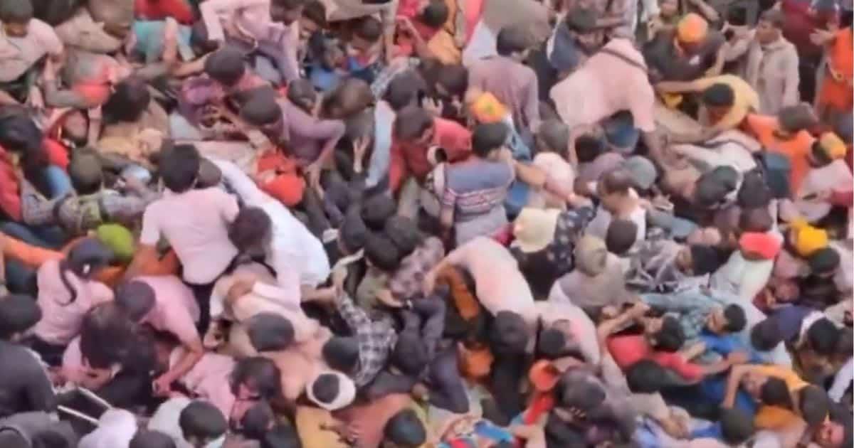 Estampida en evento religioso deja más de 100 muertos en la India