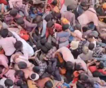 Estampida en evento religioso deja más de 100 muertos en la India