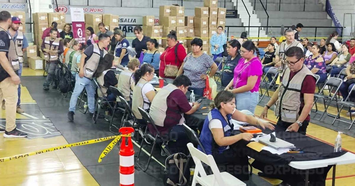 Inicia entrega de uniformes escolares en Guaymas; consulta las fechas