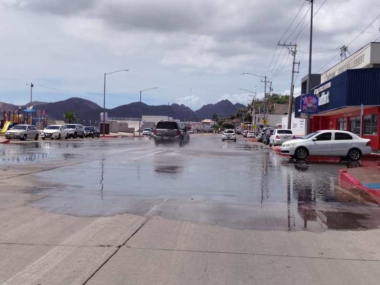 Caen primeras lluvias de la temporada en Guaymas