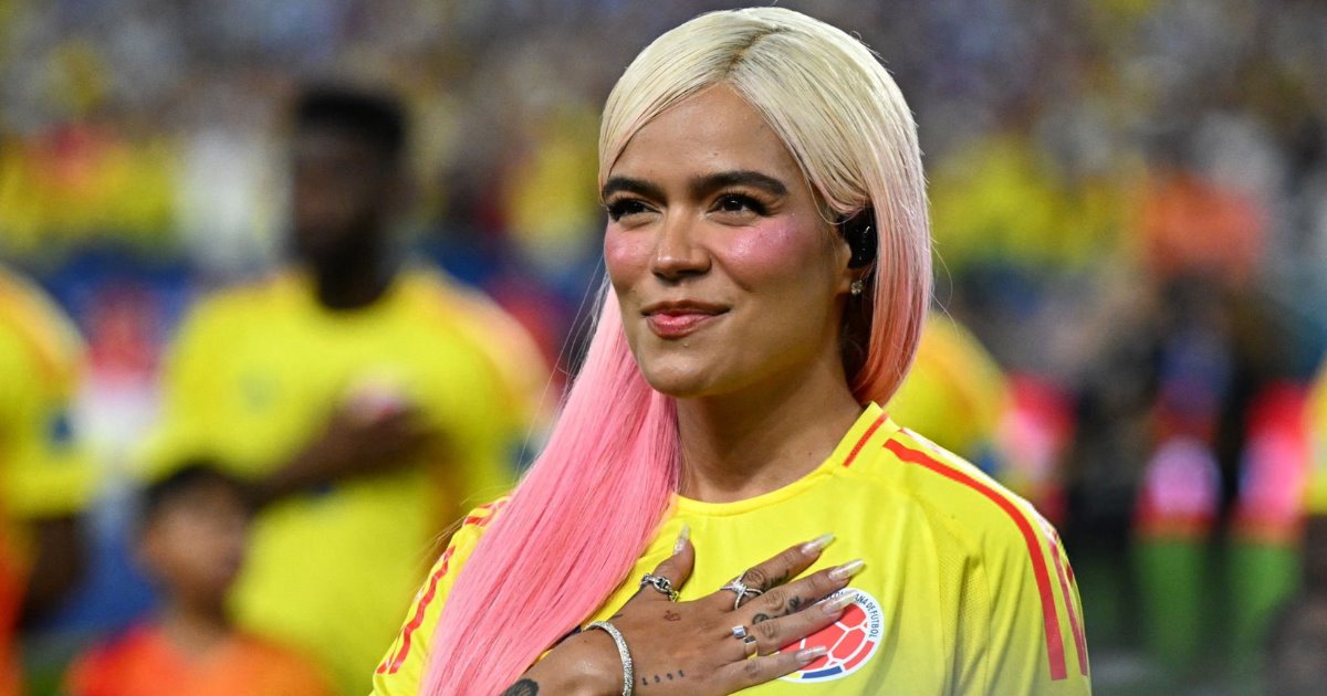 Critican a Karol G tras interpretar himno de Colombia en Copa América