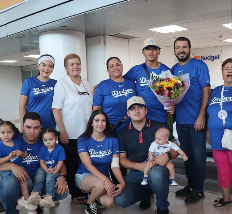 El es Ezequiel Rivera, joven de 14 años que firmó con los Dodgers