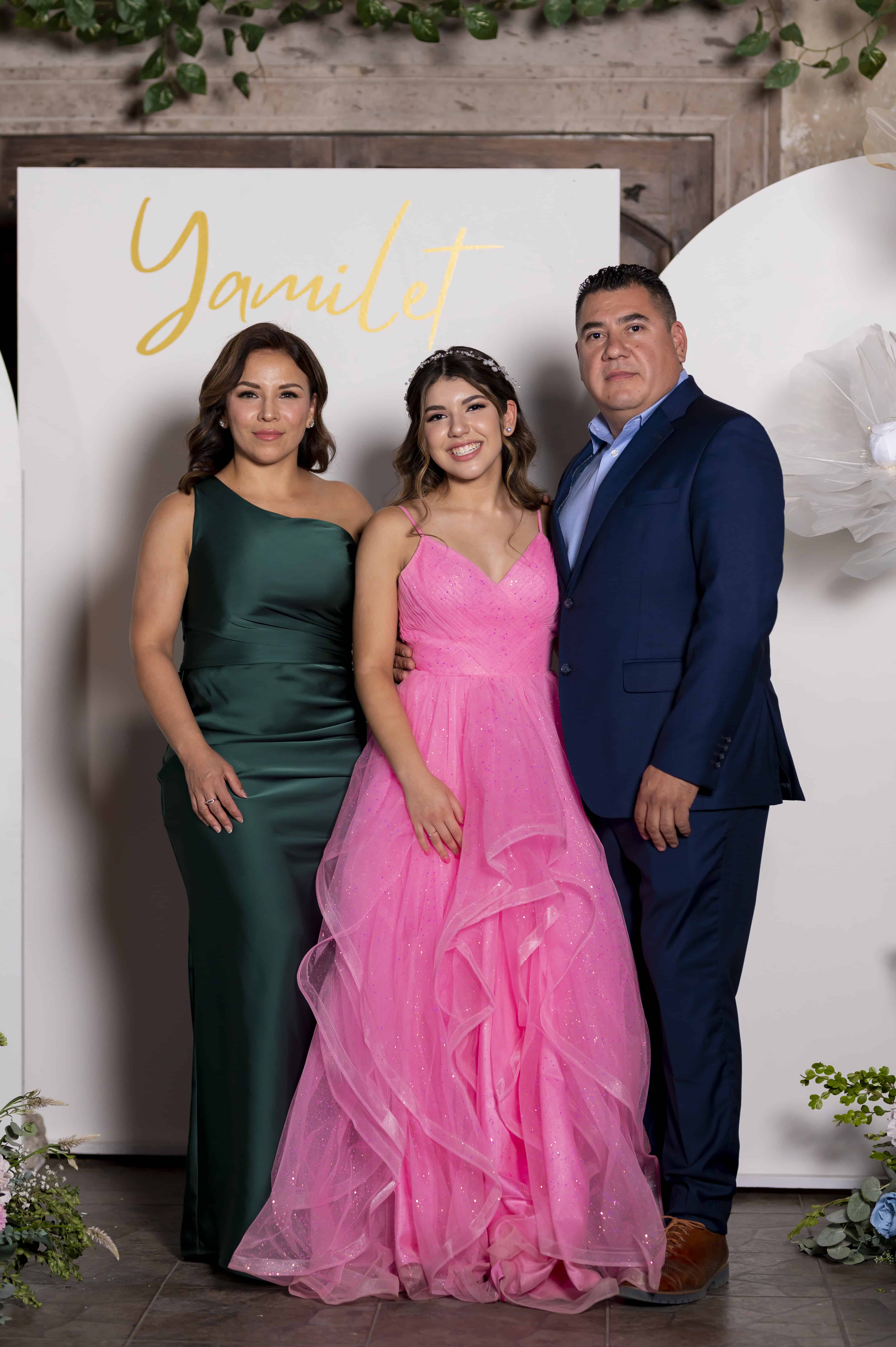 Yamileth Ibarra celebró sus XV años