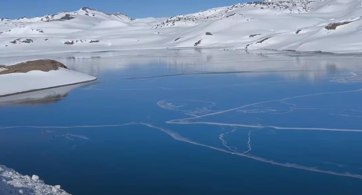 Lago emite sonidos por desplazamiento del hielo en Chile