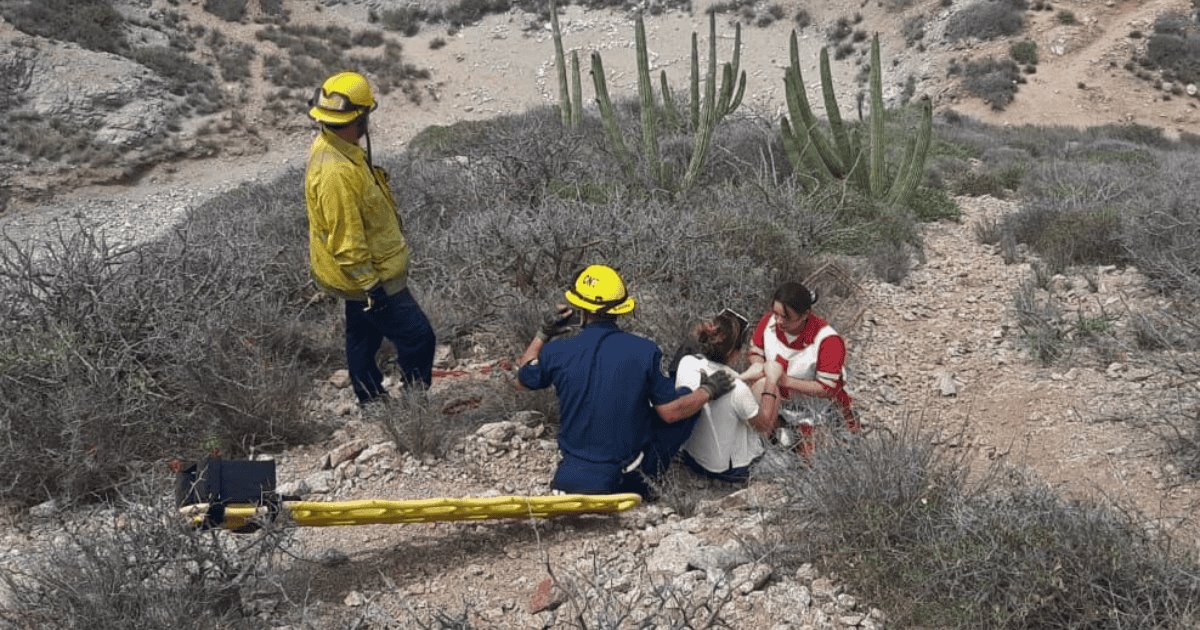 Mujer sufre crisis de pánico y es rescatada del mirador de San Carlos