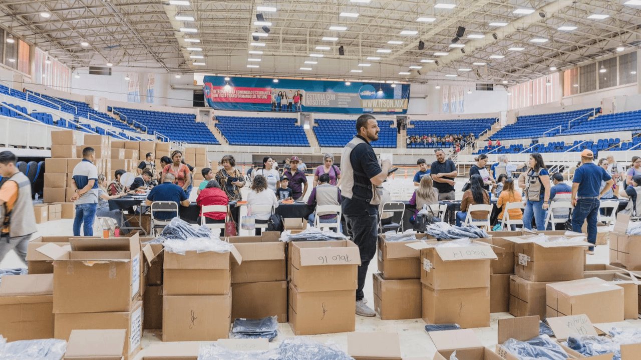 Comienza la entrega de más de 42 mil uniformes escolares en Nogales