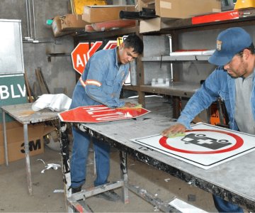 Cidue instala nuevos señalamientos y letreros viales en Hermosillo