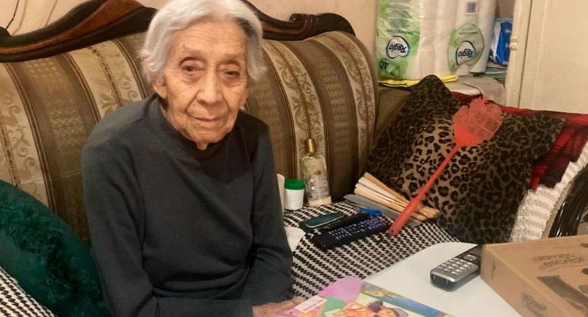 Si Dios me da licencia, le sigo, Adela, de 94 años, termina la secundaria