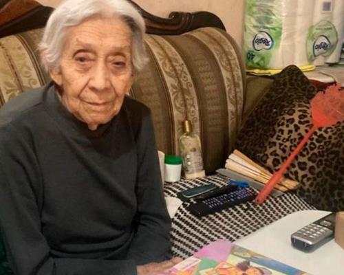 Si Dios me da licencia, le sigo, Adela, de 94 años, termina la secundaria