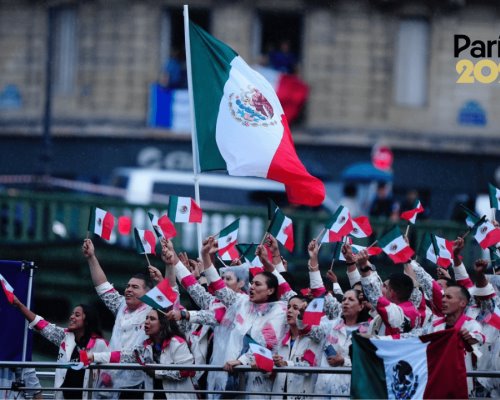 México desfila por el Sena en la ceremonia de apertura de París 2024