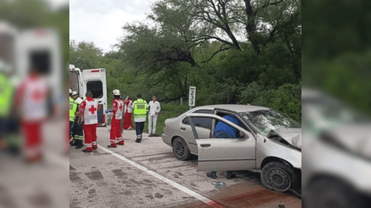 Familia sufre aparatoso accidente automovilístico en tramo Ímuris-Nogales