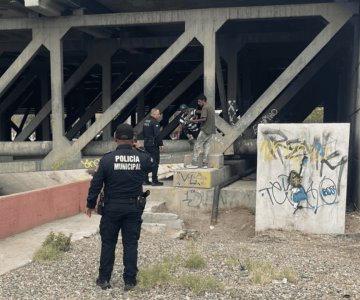 Retira Policía Municipal a 150 personas de puentes y canales en Hermosillo