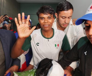 Prisca Awiti desata locura en su llegada a México: es un sueño cumplido