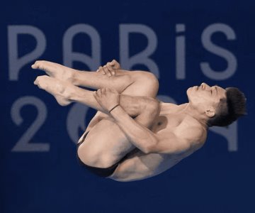 Osmar Olvera clasifica a la final de trampolín 3 metros en París 2024