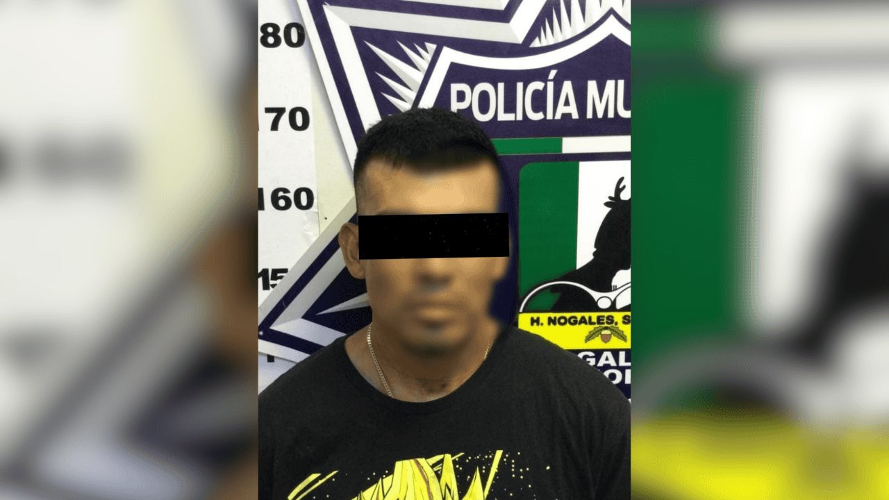 Detienen a hombre tras forcejear con municipales para evitar su arresto