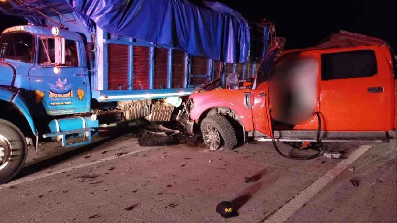 Accidente carretero deja una persona sin vida y una lesionada