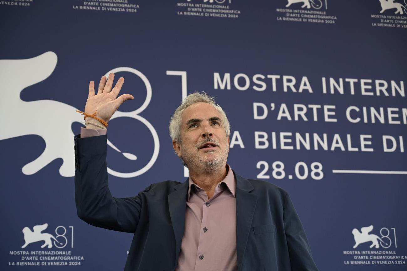 Ovacionan por seis minutos a Alfonso Cuarón en el Festival de cine Venecia