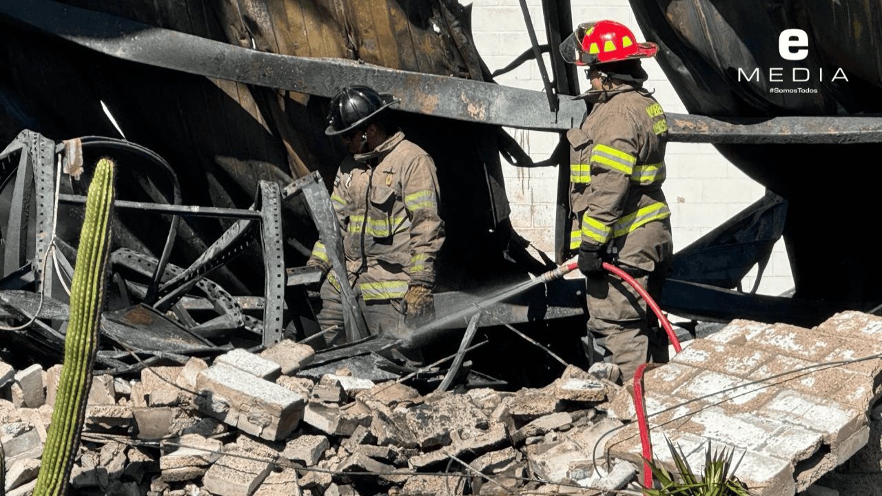 Bomberos trabajaron más de 5 horas para liquidar incendio en bodega