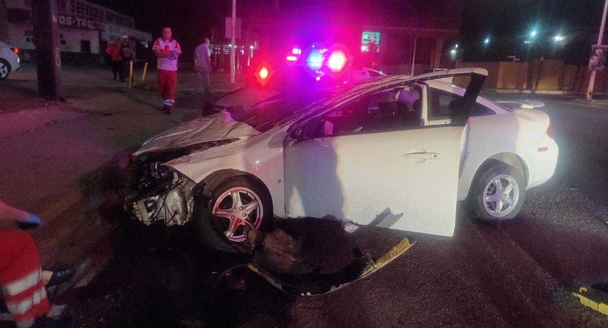 Volcamiento en Guaymas deja dos personas lesionadas