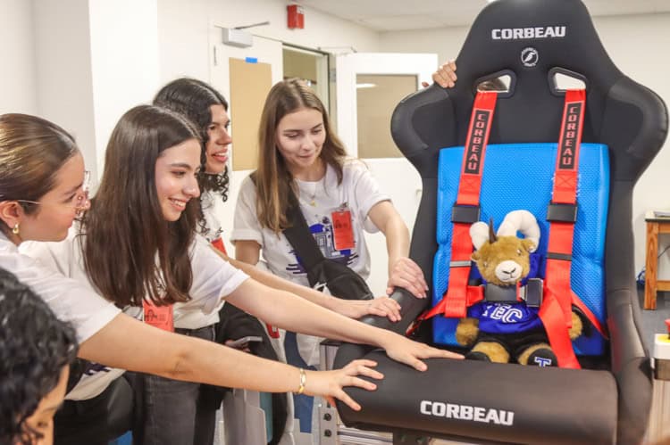 Estudiantes sonorenses del Tec de Monterrey visitan laboratorios de la NASA