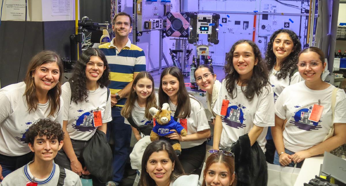 Estudiantes sonorenses del Tec de Monterrey visitan laboratorios de la NASA