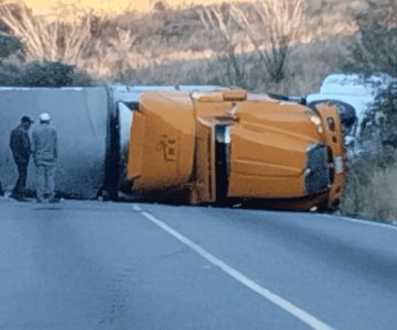 Cierran tránsito en la carretera Ímuris-Cananea por accidente