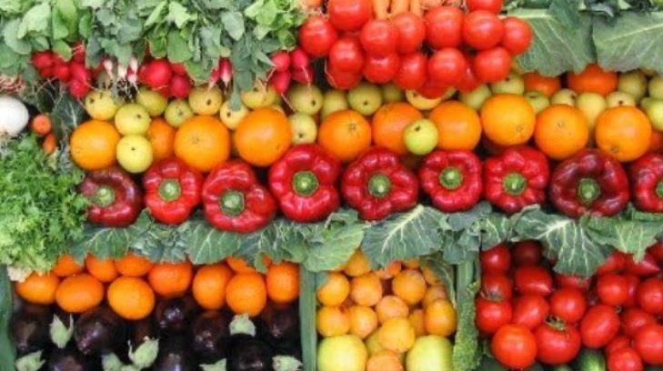 Clasifican frutas y verduras en colores para impulsar beneficios