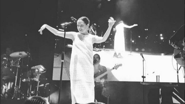 Natalia Lafourcade festeja a la Unison