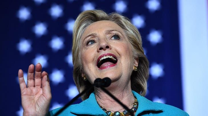 Hillary Clinton cuestiona a FBI por informes sobre correos electrónicos