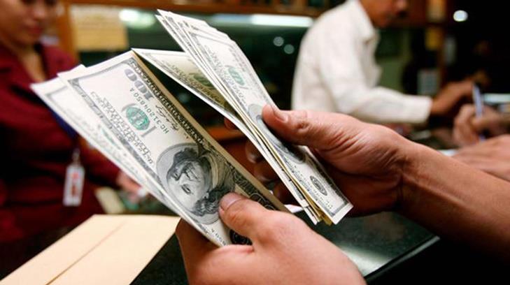 Opera dólar sin cambio en 19.25 pesos en sucursales bancarias