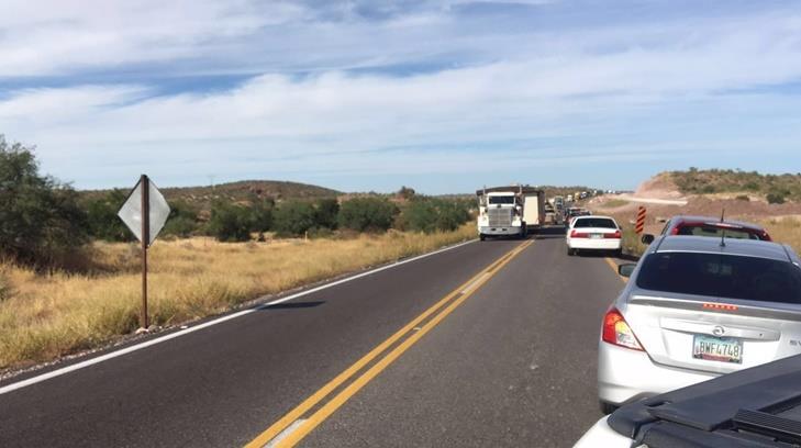 Carro con exceso de dimensiones provoca caos en carretera Guaymas - HMO