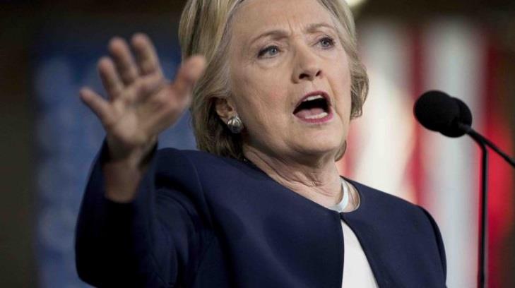 Hillary Clinton atribuye su derrota electoral a director de FBI