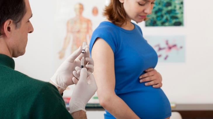 Llaman a embarazadas a vacunarse contra la influenza