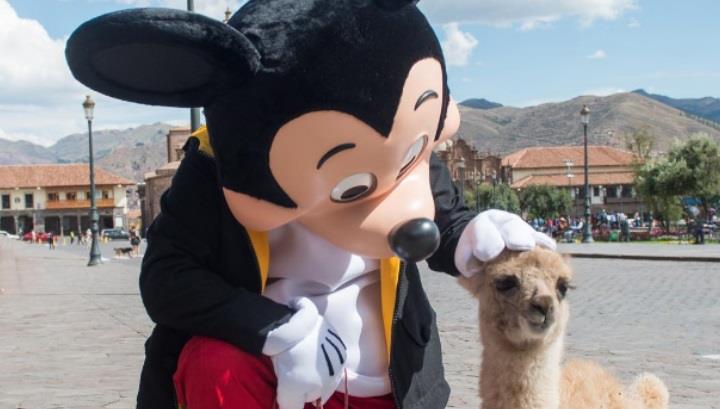 Mickey Mouse festeja cumpleaños con un viaje por el mundo