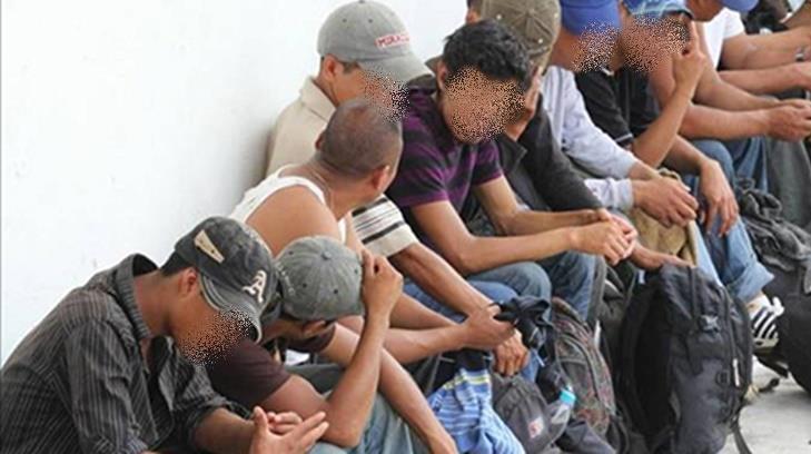 La Policía Federal asegura a 111 migrantes en el Estado de México