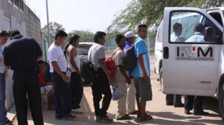 Industrias en Tamaulipas pactan contratar a deportados de EU