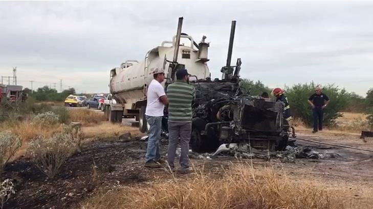 Tractocamión se incendia en la carretera a La Colorada