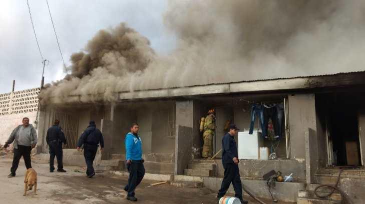 Incendio consume un conjunto de departamentos en Nogales