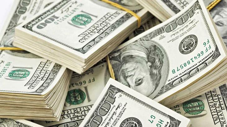 Dólar aumenta 35 centavos tras renuncia de Urzúa; alcanza los $19.55