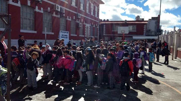 Desalojan escuela Pestalozzi del centro de Nogales