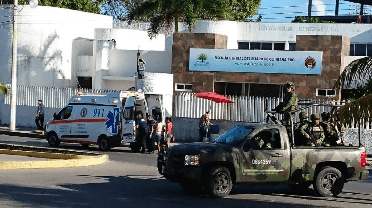 Ataque a fiscalía en Cancún dejó 3 muertos y hay 3 detenidos: autoridades