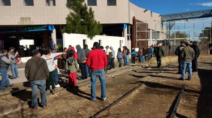 #Video Vuelven a bloquear las vías del tren en Nogales en protesta por el gasolinazo