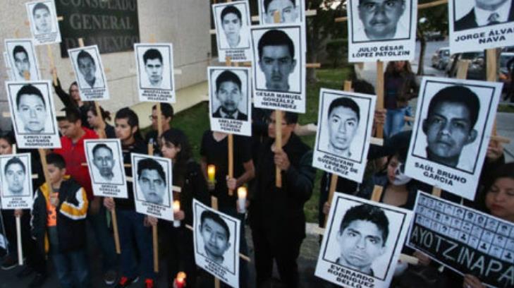Investigación sobre Ayotzinapa sigue abierta, asegura AMLO
