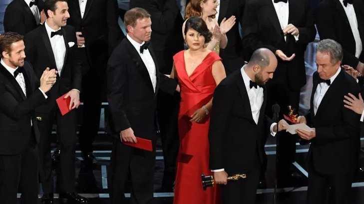 Twitter provocó descuido de Brian Cullinan en los Oscar