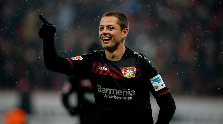Chicharito sigue de buenas; marca el mejor gol en la Bundesliga