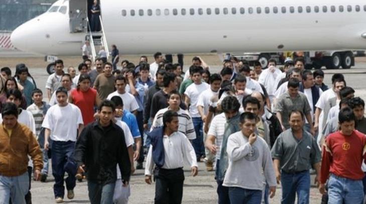 Alrededor de 500 mexicanos son deportados diariamente de EU