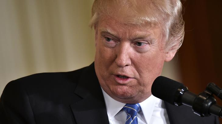 Trump culpa a la prensa por la caída de su asesor de Seguridad Nacional